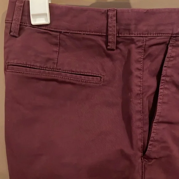 Gap 10 Inch Shorts- Waist 32- Maroon - Picture 2 of 4